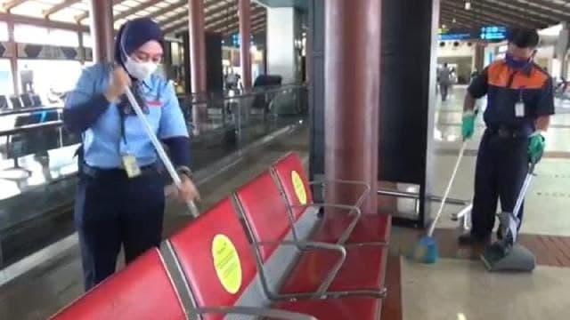 Dompet Berisi Cek 35M Ditemukan di Bandara, Pekerja Diganjar Naik Jabatan